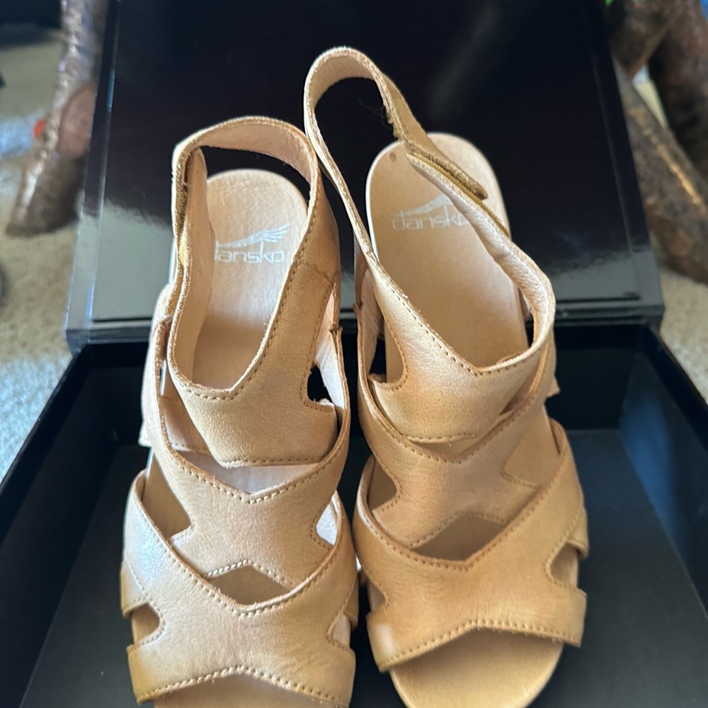 Sandals - Picture 3 of 4